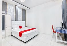 Bedroom 2 RedDoorz Near RS UMMI Bogor