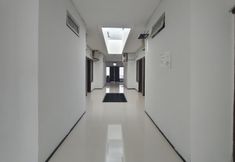 Common Space 4 RedDoorz Padang Pasir near Petra University Surabaya