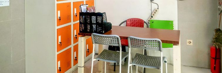 Lobby RedDoorz Padang Pasir near Petra University Surabaya