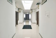 Common Space 5 RedDoorz Padang Pasir near Petra University Surabaya