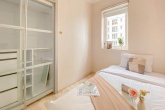 ห้องนอน 4 Homey and Strategic 2BR at Grand Palace Kemayoran Apartment By Travelio