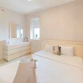 Bedroom 1 Grand Palace Kemayoran 아파트 By Travelio의 아늑하고 전략적인 2BR, Bio Medika Sunter 호텔