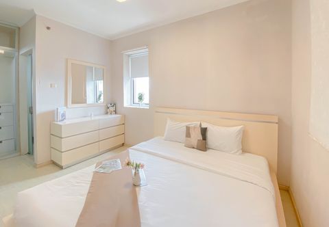 Bilik Tidur Homey and Strategic 2BR at Grand Palace Kemayoran Apartment By Travelio