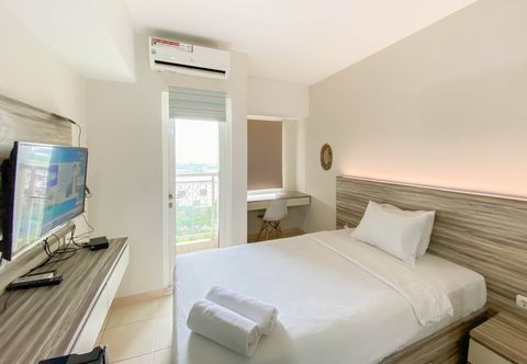 Phòng ngủ Warm and Tidy Studio at Springlake Summarecon Bekasi Apartment By Travelio