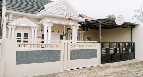 外部的 2 Homestay Zhafira 3 Bedroom Pekalongan