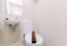 In-room Bathroom 5 Nice and Elegant Studio at Apple 1 Condovilla Apartment By Travelio