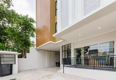 Bên ngoài 2 Tanjung Duren Inn