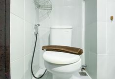 Bilik Mandi dalam Bilik 5 Cozy and Warm Studio Apartment at Casa De Parco near ICE BSD By Travelio