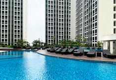 Kolam Renang 6 Restful and Comfy Studio Pollux Chadstone Apartment By Travelio