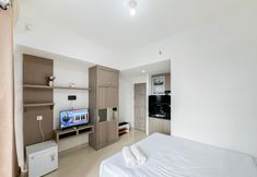 Bedroom 4 Best and Tiny Studio with Pool View at Taman Melati Surabaya Apartment By Travelio