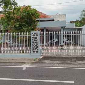 Exterior / Building 1 Rumah Dinas Bapak Homestay, 마디운 호텔