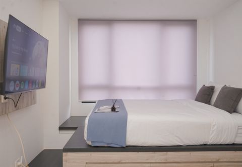 Bedroom Spacious and Warm Studio at Collins Boulevard Apartment By Travelio