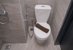 In-room Bathroom 4 Spacious and Warm Studio at Collins Boulevard Apartment By Travelio