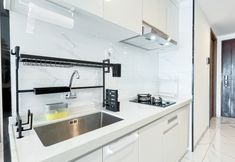 公共空間 6 Brand New and Homey 3BR at Sky House BSD Apartment By Travelio