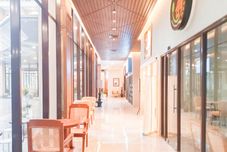 로비 Pleasurable and Tidy 1BR Apartment Patraland Amarta By Travelio