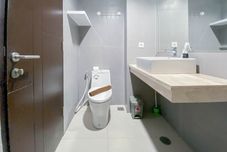 客房浴室 Comfy and Good Studio at Patraland Amarta Apartment By Travelio