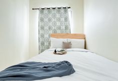 Kamar Tidur 2 Good Place and Cozy 1BR at Menara Kebon Jeruk Apartment By Travelio