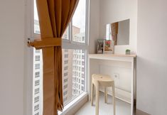 침실 4 Cozy Living Studio at 26th Floor Tokyo Riverside PIK 2 Apartment By Travelio