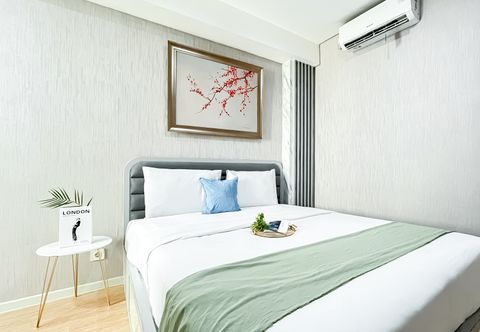 Bedroom Comfortable and Nice 2BR Apartment at Daan Mogot City By Travelio