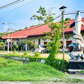 Exterior / Building 1 San Sui Hotel Mitra RedDoorz, Alun Alun Situbondo Hotels