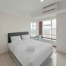 Bedroom 1 Strategic Location and Tidy Studio Grand Sungkono Lagoon Apartment By Travelio, 泗水 酒店