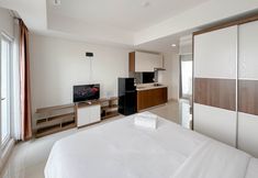 卧室 4 Strategic Location and Tidy Studio Grand Sungkono Lagoon Apartment By Travelio