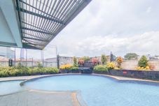 Hồ bơi Spacious and Elegant 3BR at Grand Setiabudi Apartment By Travelio