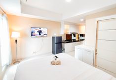 Bilik Tidur 4 Strategic Location and Stunning Studio at Grand Sungkono Lagoon Apartment By Travelio