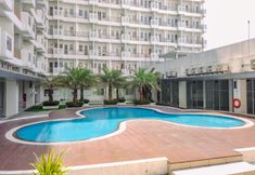 สระว่ายน้ำ 6 Nice Studio Apartment at Sentul Tower By Travelio