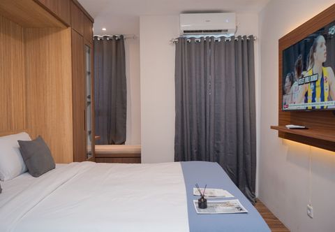 Bedroom Cozy Studio at Sudimara Forestwalk Apartment By Travelio