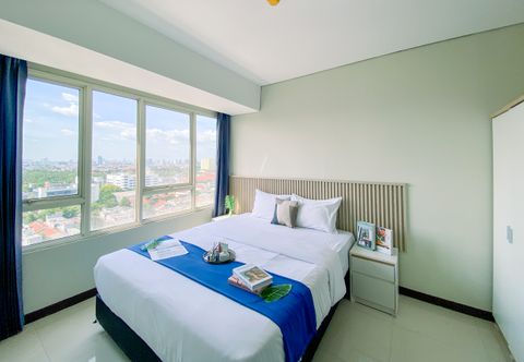 Kamar Tidur Homey and Good Designed 3BR Nifarro Park Apartment By Travelio