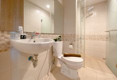 In-room Bathroom 6 Homey and Good Choice 2BR Apartment Tamansari Iswara By Travelio