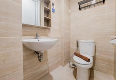In-room Bathroom 6 Tidy and Cozy Studio Apartment at Springwood Residence Tangerang By Travelio