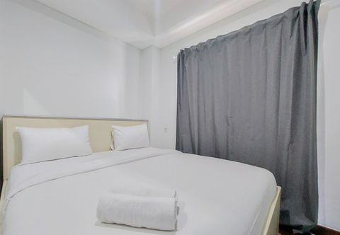 Bedroom Comfort and Elegant 2BR Apartment at Springwood Residence Tangerang By Travelio