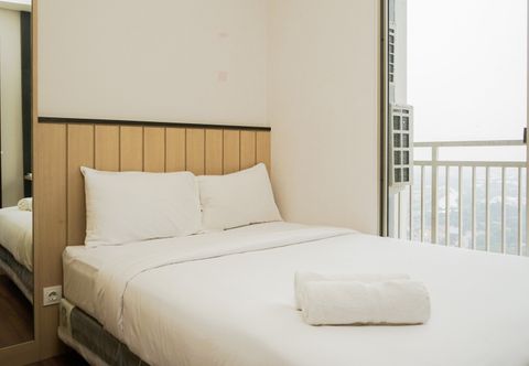 Bedroom Cozy Stay and Warm 2BR Apartment at Springwood Residence By Travelio