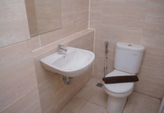 객실 내 욕실 7 Cozy Studio Springwood Residence Tangerang Apartment By Travelio