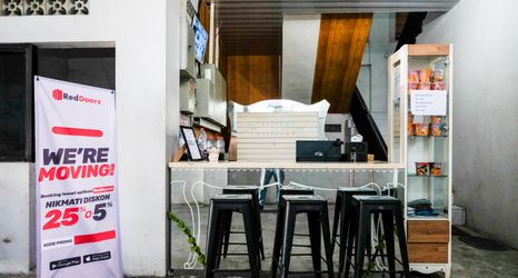 Lobi 2 RedDoorz @ Omah Joyo Solo Inn