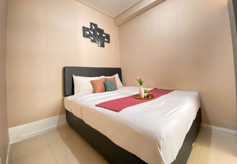 Bedroom Pleasurable and Enjoy 2BR Apartment Parahyangan Residence By Travelio