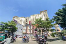 Exterior Spacious Cozy Living 3BR Apartment at Gateway Ahmad Yani Cicadas By Travelio