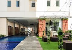 Swimming Pool 7 Homey and Simply Studio Room Apartment B Residence By Travelio