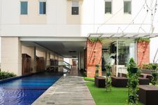 Swimming Pool Homey and Simply Studio Room Apartment B Residence By Travelio