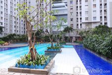 泳池 Simply 2BR at Green Bay Pluit Apartment By Travelio