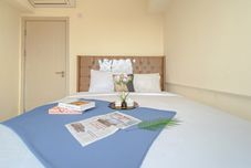 Bilik Tidur Comfortable 2BR Apartment with Extra Room at Meikarta By Travelio