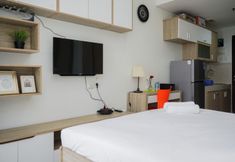 臥室 2 Cozy Design Furnished Studio Springwood Residence Tangerang Apartment By Travelio