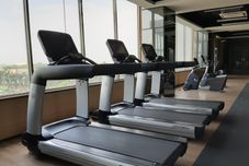 健身中心 Cozy Design Furnished Studio Springwood Residence Tangerang Apartment By Travelio