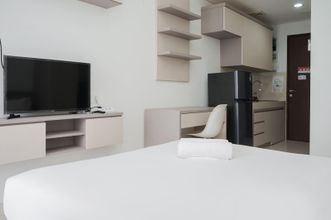 Bedroom 4 Relaxing and Elegant Studio Apartment at Springwood Residence By Travelio