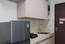 Common Space Relaxing and Elegant Studio Apartment at Springwood Residence By Travelio