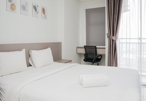 Bedroom Relaxing and Elegant Studio Apartment at Springwood Residence By Travelio