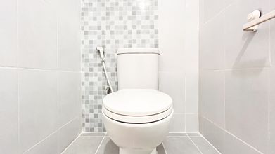 In-room Bathroom 4 Spacious Combined and Nice 2BR at Tokyo Riverside PIK 2 Apartment By Travelio