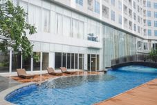 Swimming Pool Good Designed 1BR at Grand Sungkono Lagoon Apartment By Travelio